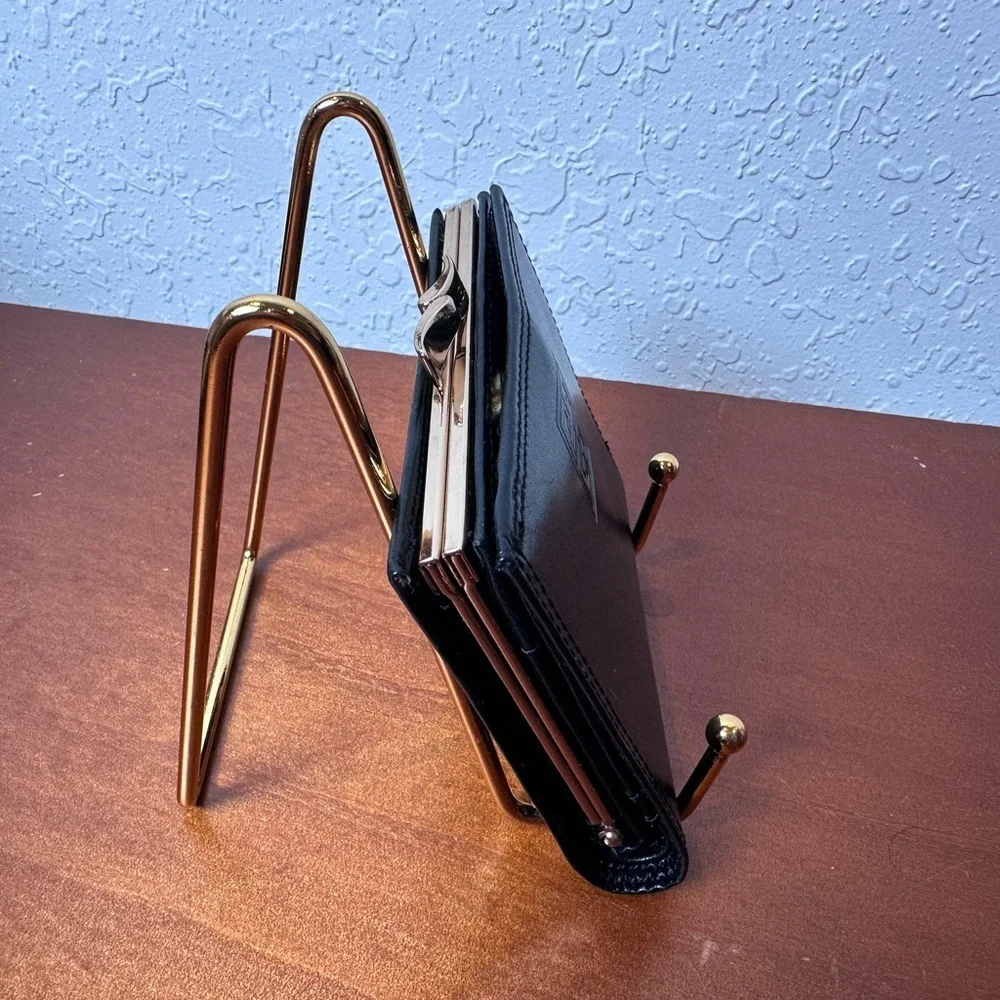 AUTH GIVENCHY VINTAGE LOGO
LEATHER COMPACT WALLET PREOWNED BLACK - Picture 2 of 9